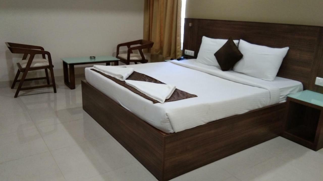 הובלי Hotel Shringar Palace מראה חיצוני תמונה